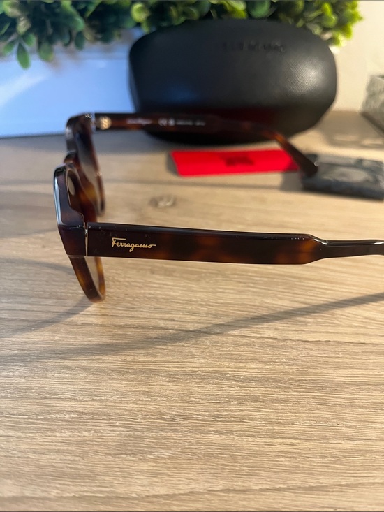 Salvatore Ferragamo Brown Tortoiseshell Round Sunglasses main image 4